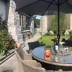 Queenies Lodge