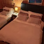 Cosy Countryside Log Cabin