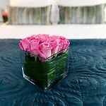 Zuni Restaurant, Bar & Boutique Hotel