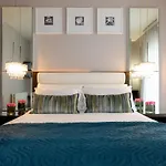 Zuni Restaurant, Bar & Boutique Hotel