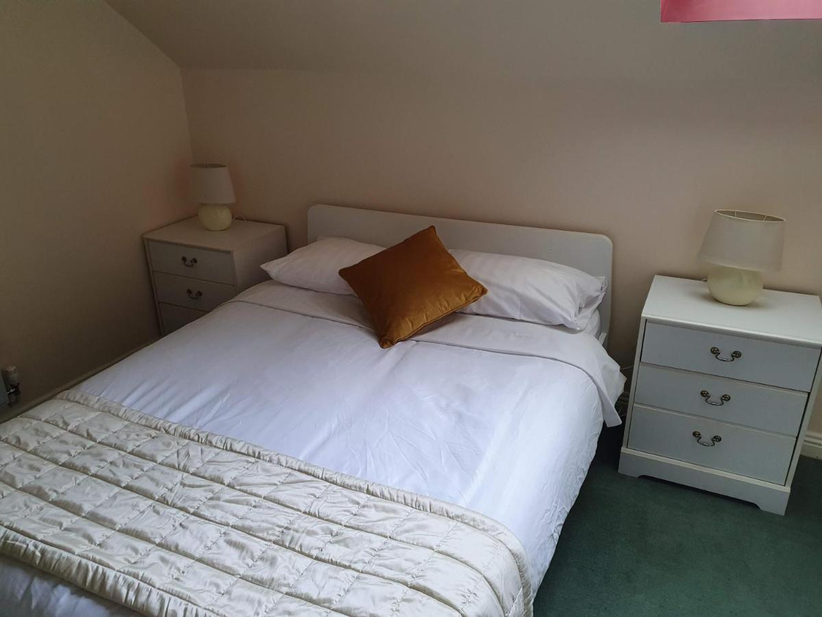 Bed & Breakfast Launard House 4*