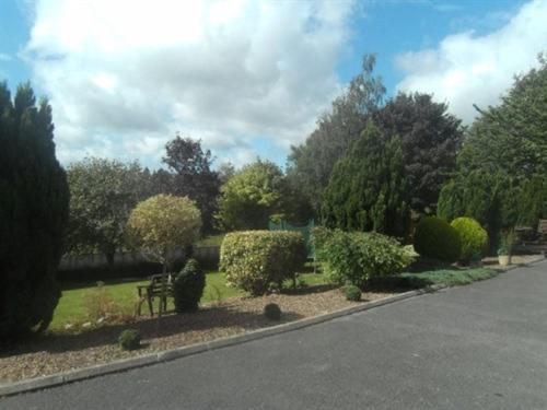 Bed & Breakfast Launard House 4*