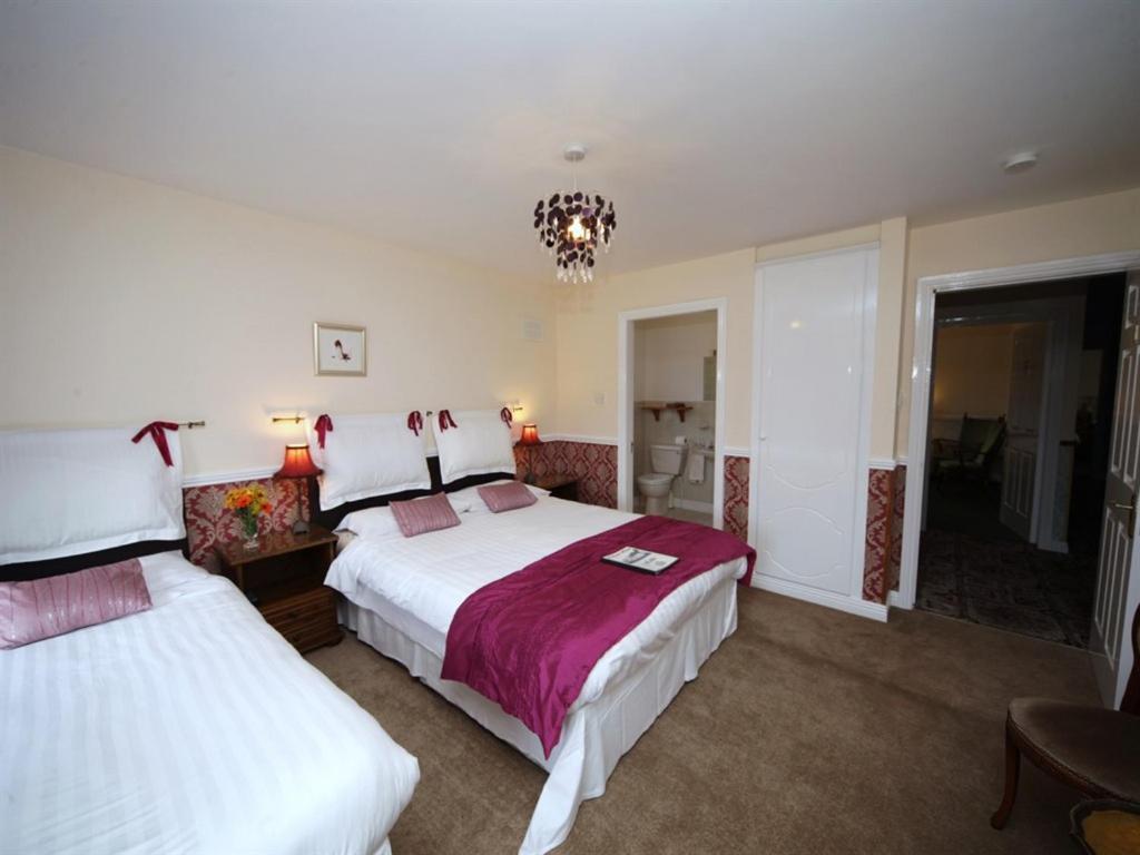 Bed & Breakfast Launard House 4*