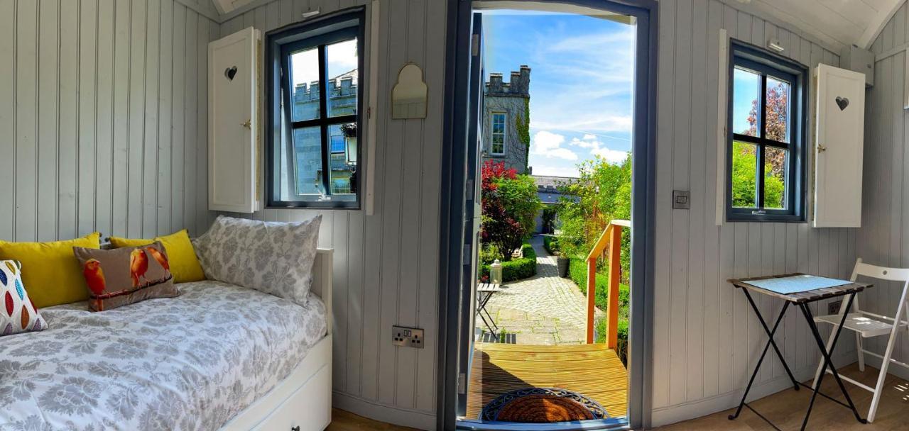 Holly Hut Shepherds Hut *