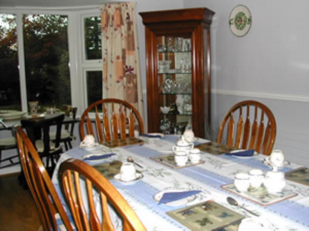 Twin Oaks Bed & Breakfast 3*