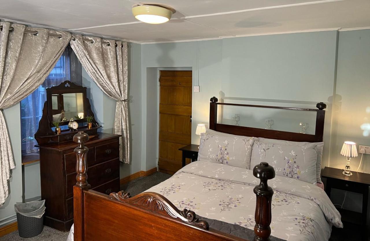 Nore View House *