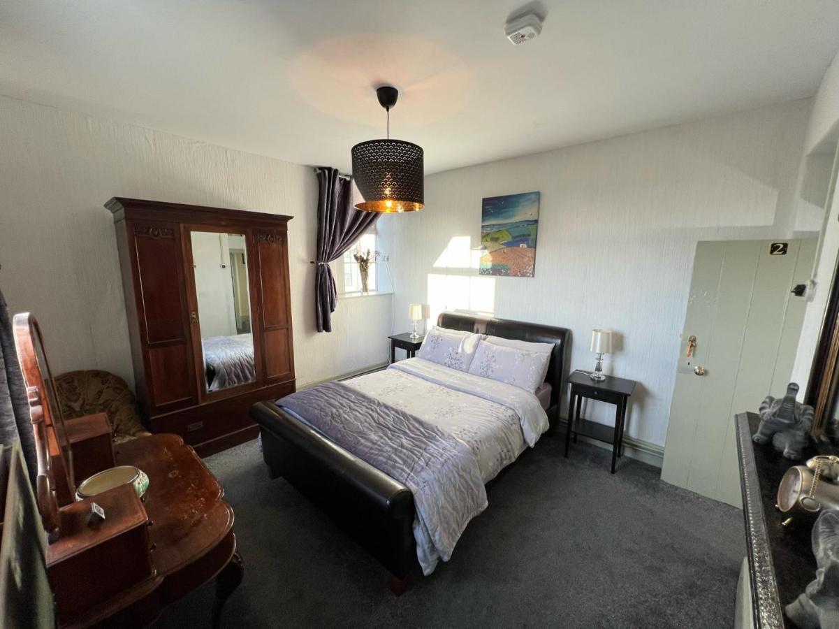 Nore View House *