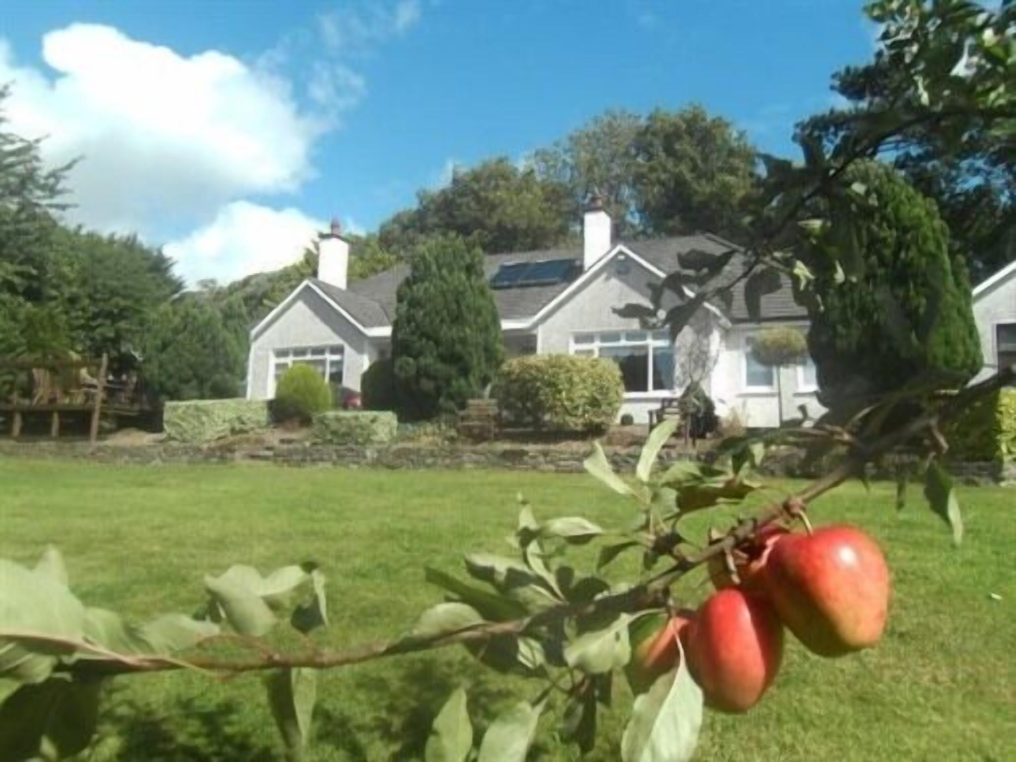 Launard House Bed & Breakfast 4*