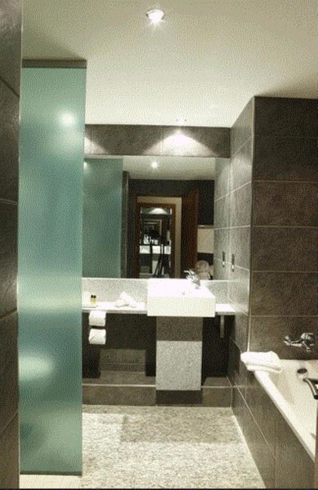 Newpark Hotel 4*
