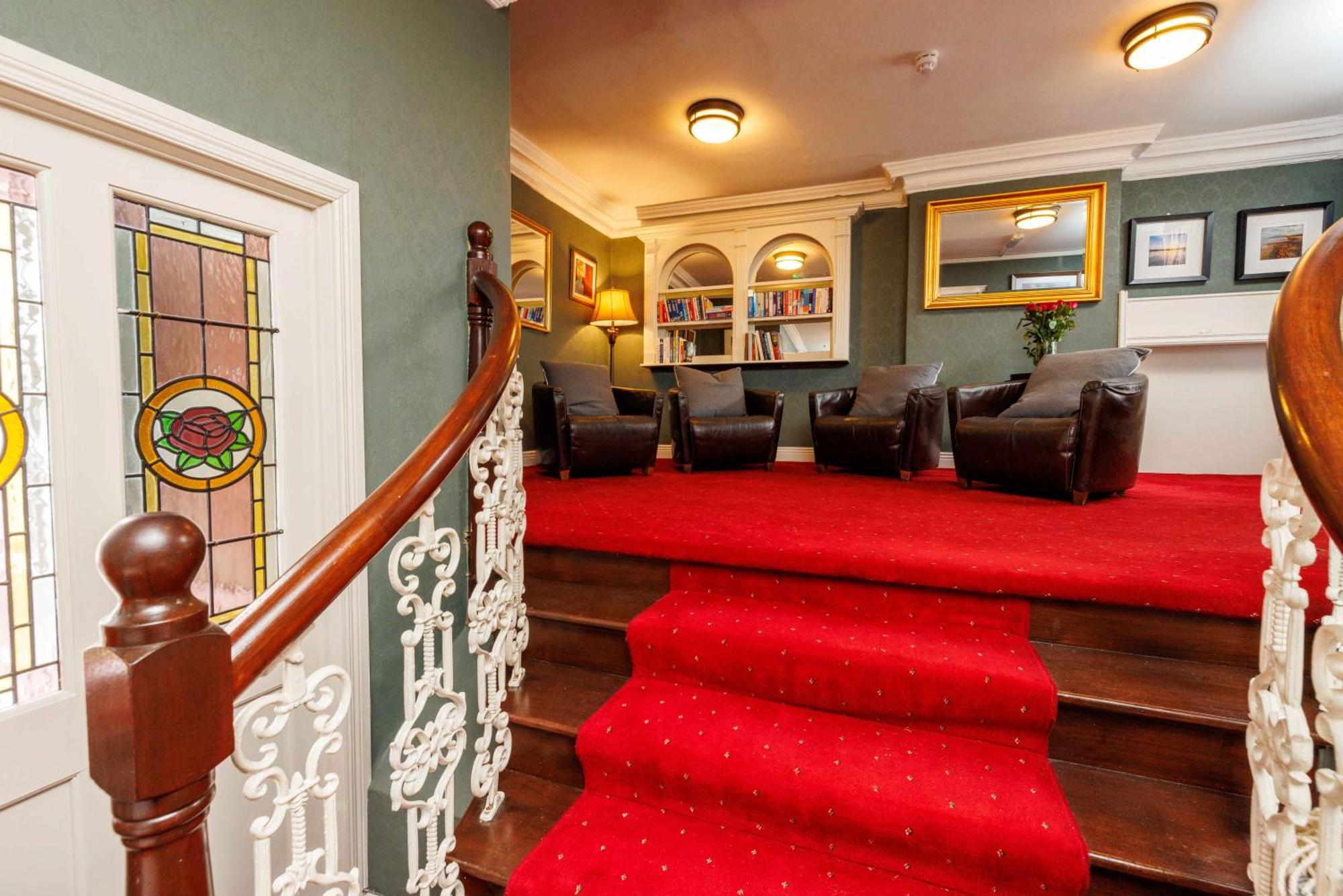 Berkeley House Guest house *