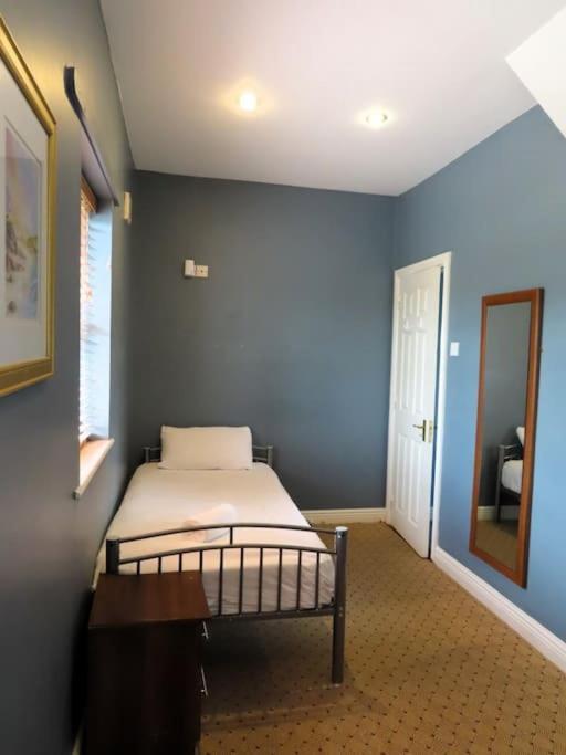 Centre Townhouse - Just Off Medieval Mile Holiday home