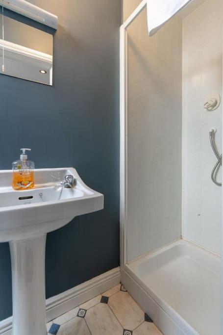 Centre Townhouse - Just Off Medieval Mile Holiday home *