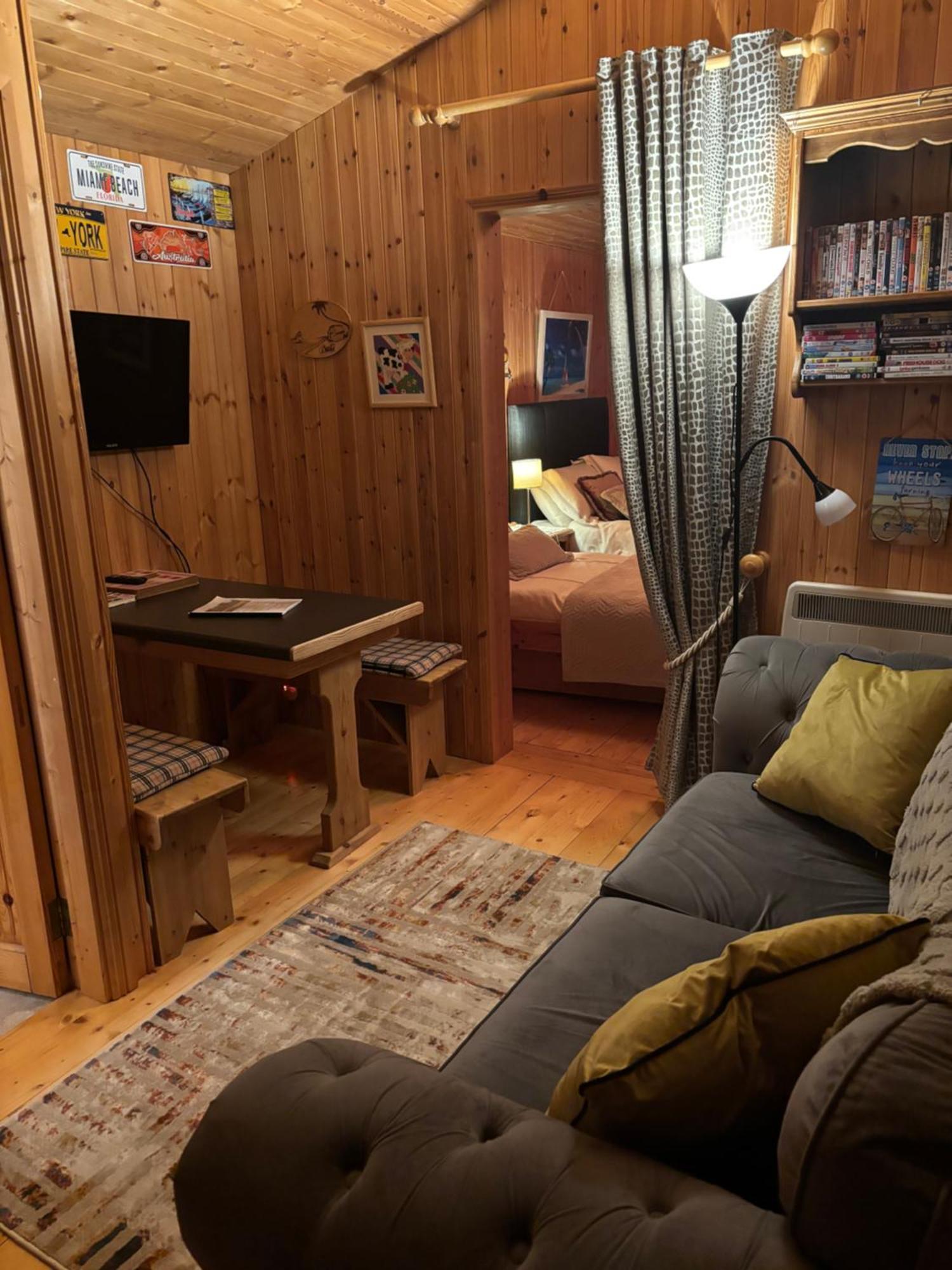 Cosy Countryside Log *