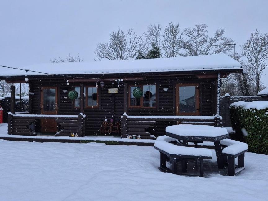 Cosy Countryside Log *