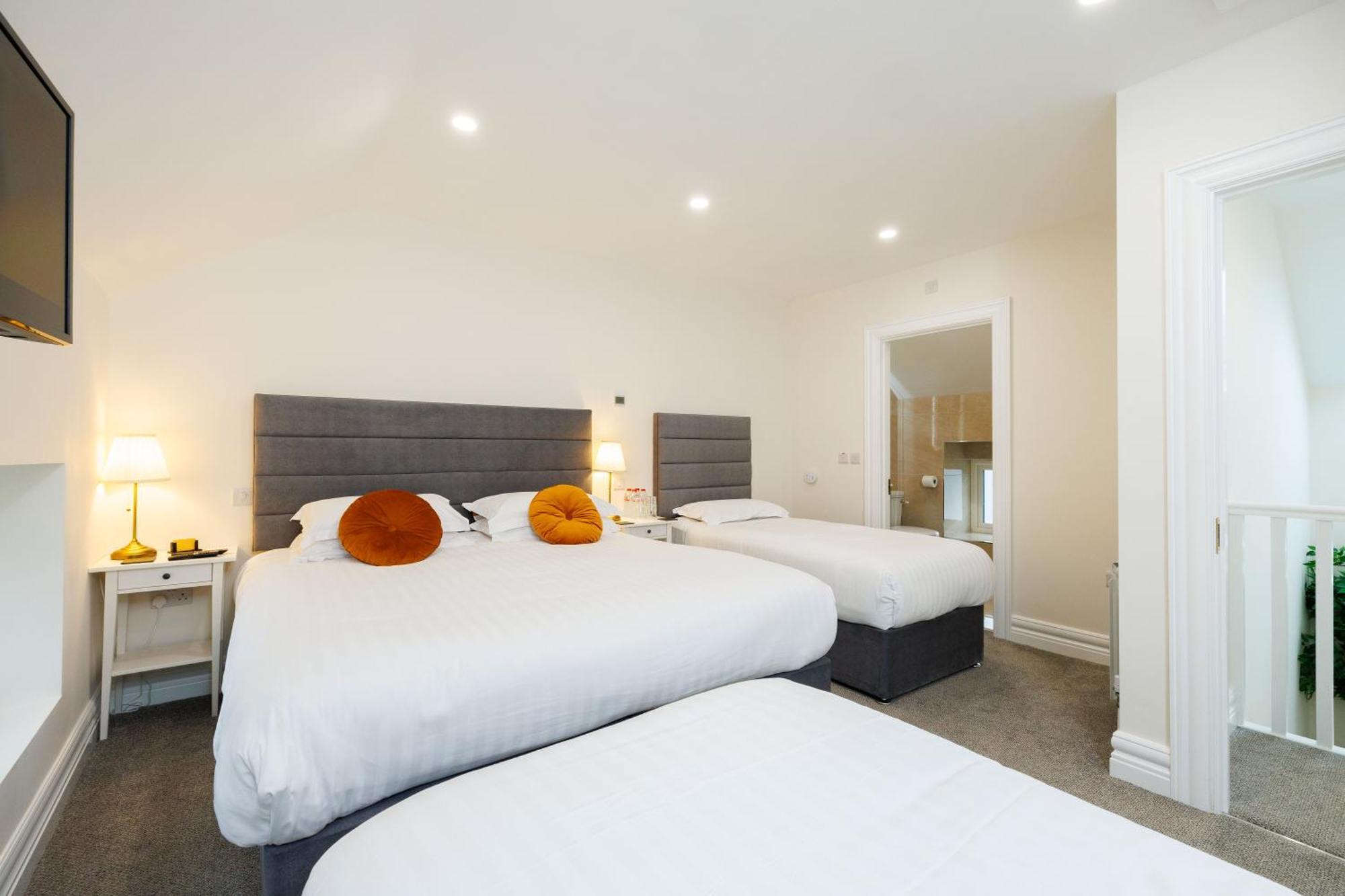 Sandbury Town House Bed & Breakfast *