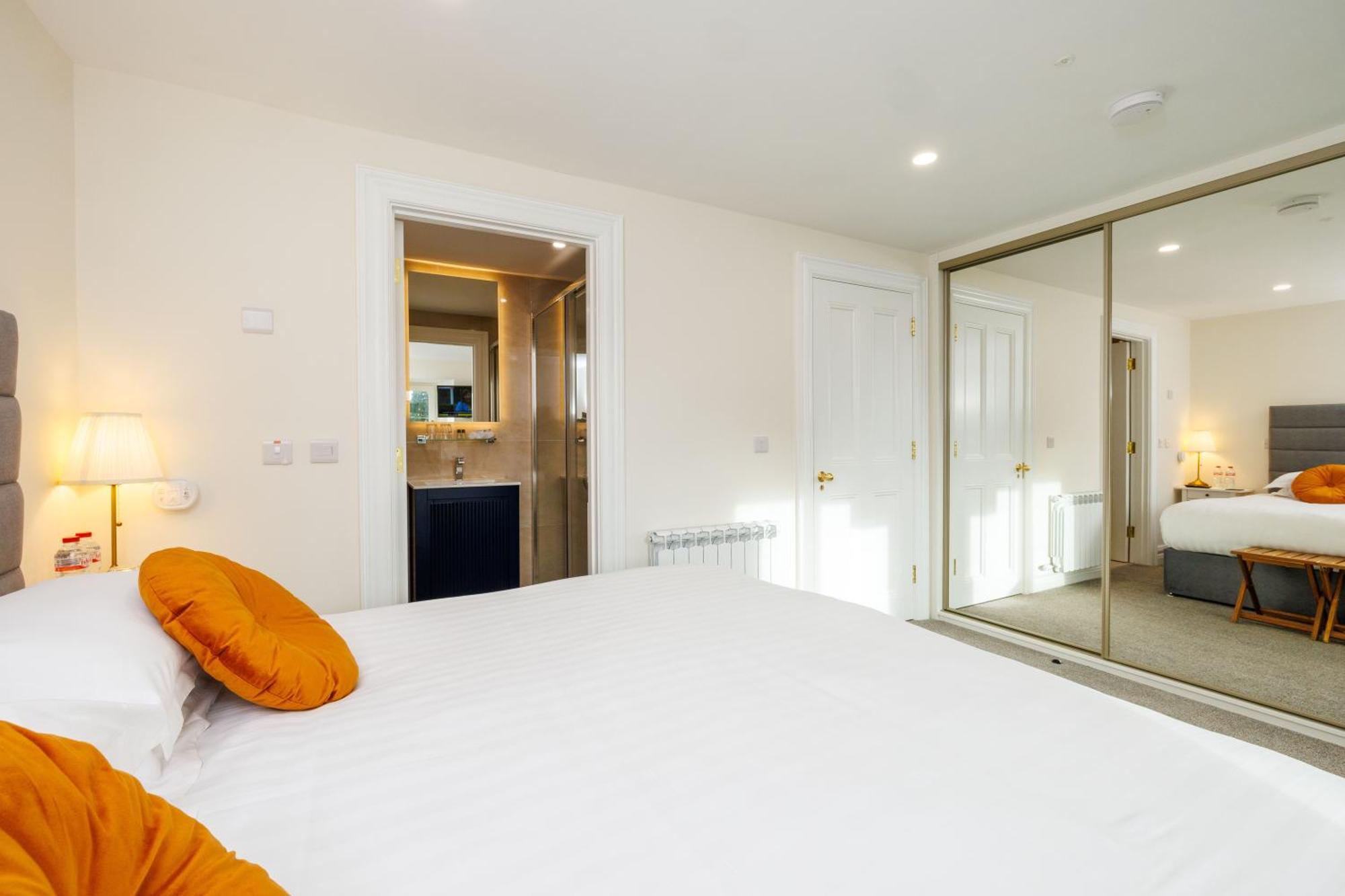 Sandbury Town House *