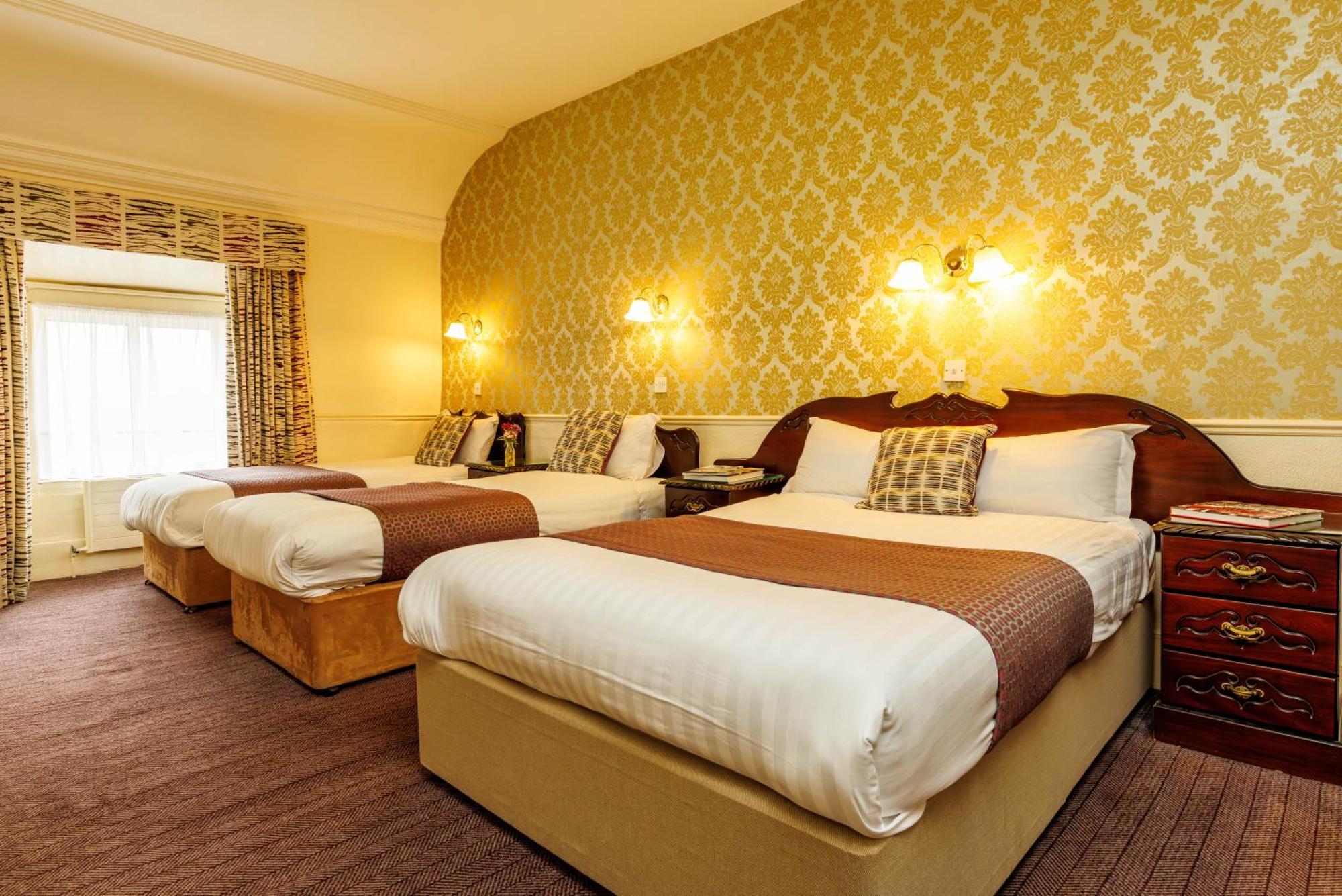 Club House Hotel