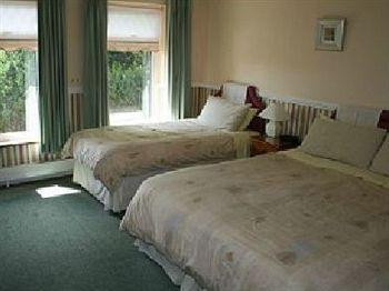 Bed & Breakfast Launard House 4*