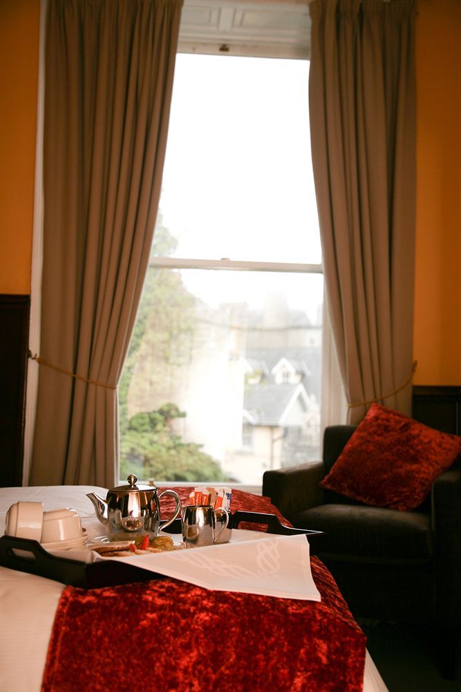Hibernian House 3*