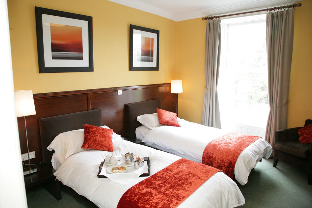 Hibernian House 3*