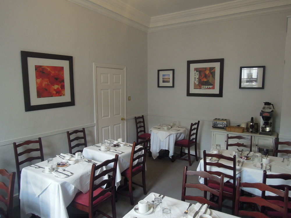 Hibernian House 3*