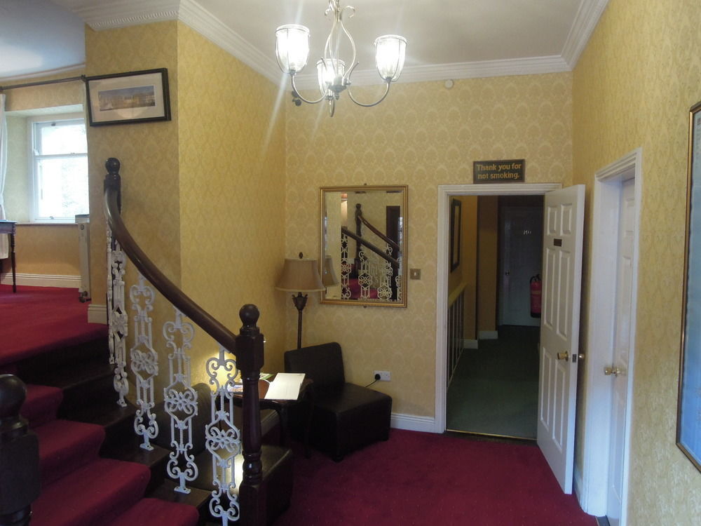 Hibernian House 3*