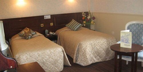 Club House Hotel 2*