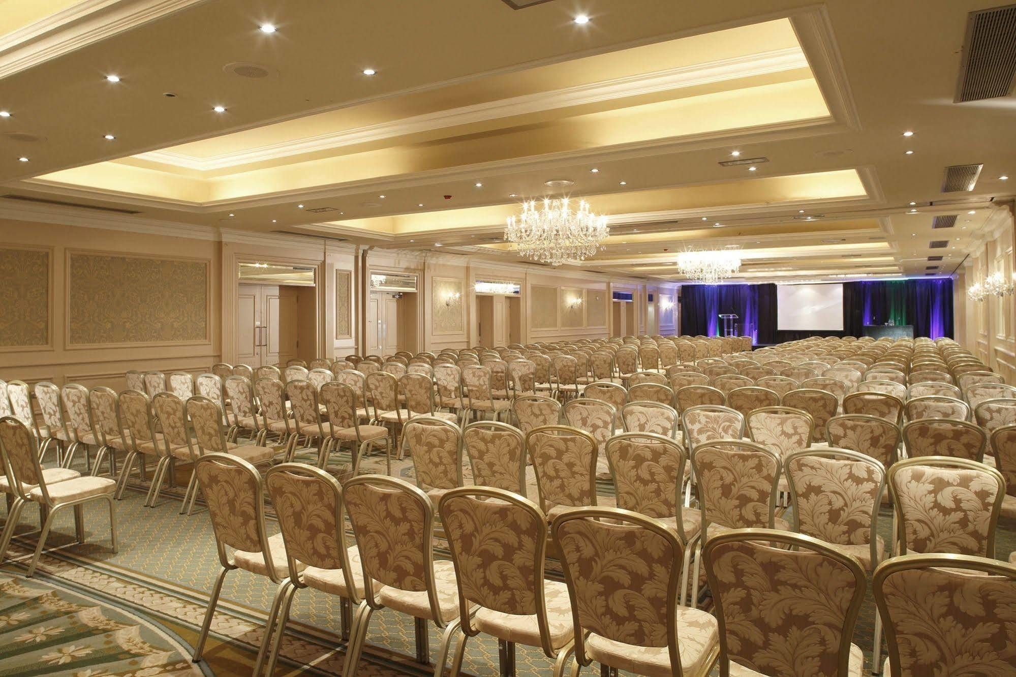 Newpark Hotel 4*