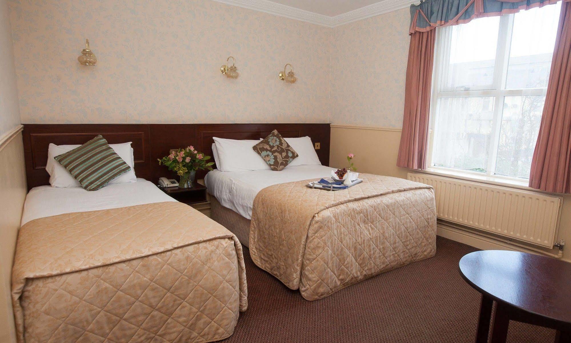 Club House Hotel 2*