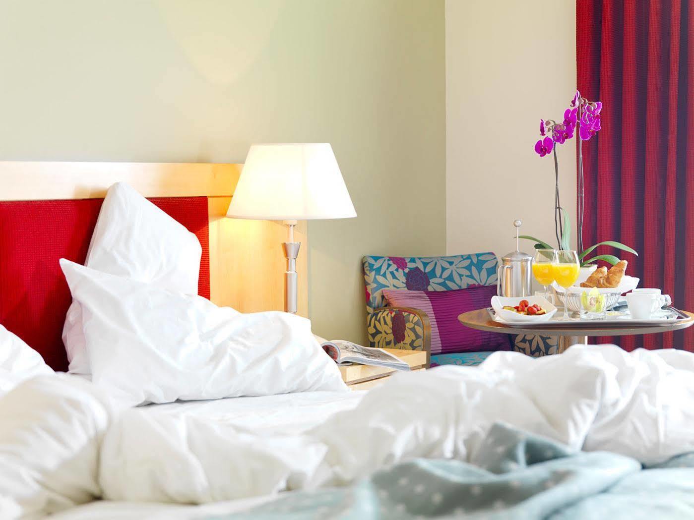 Pembroke Hotel 4*