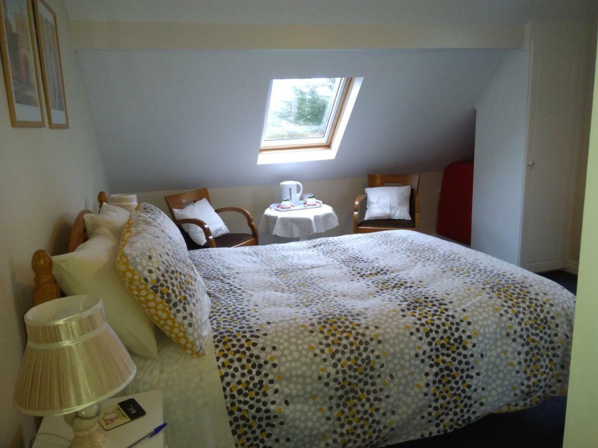 Twin Oaks Bed & Breakfast