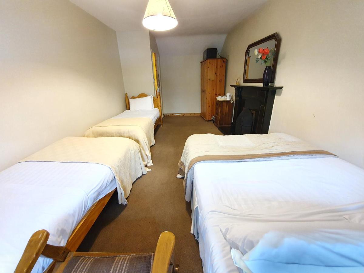 Guest house Billy Byrnes Bar & Guestrooms